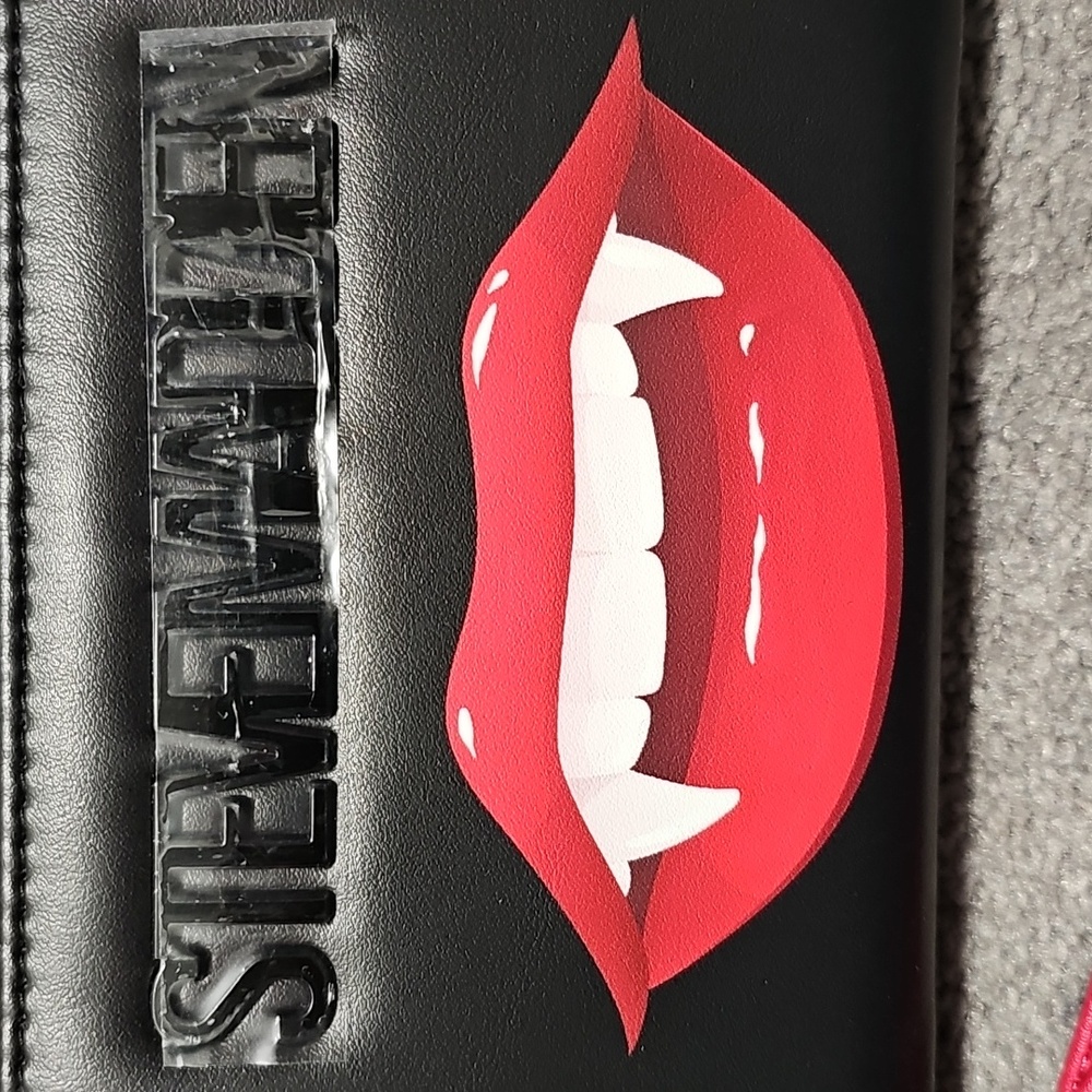 NWT Steve Madden Vampire Wristlet Wallet Black/Red - Picture 2 of 9